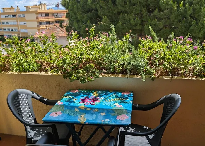 Апартаменты Calme Dernier Etage Антиб